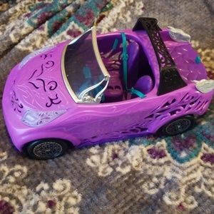 monster high scaris car